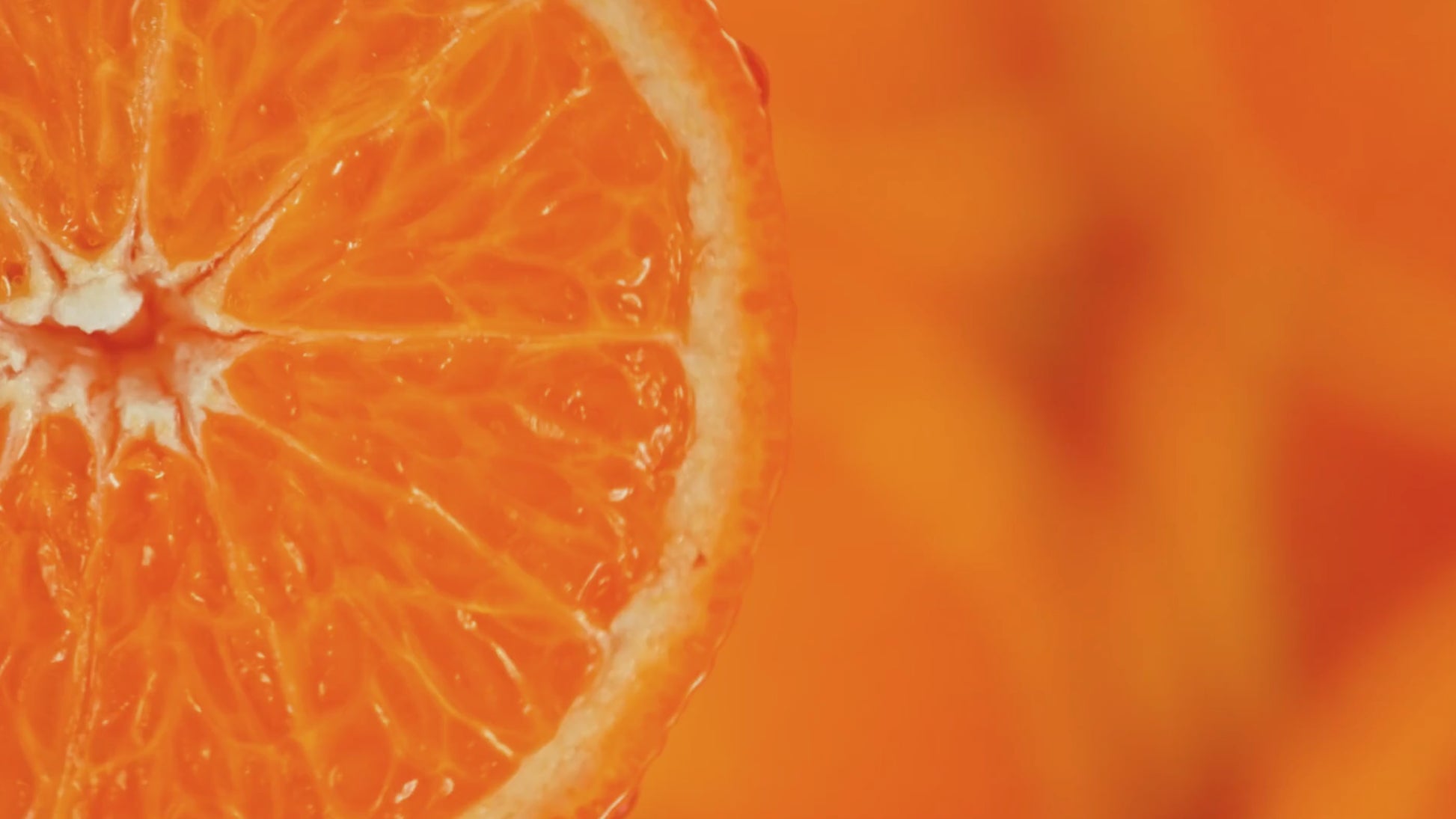 Hero video: Close-up scenes of colourful, juicy fruits, emphasising the natural ingredients and refreshing essence of our Gin 'N' Juice.